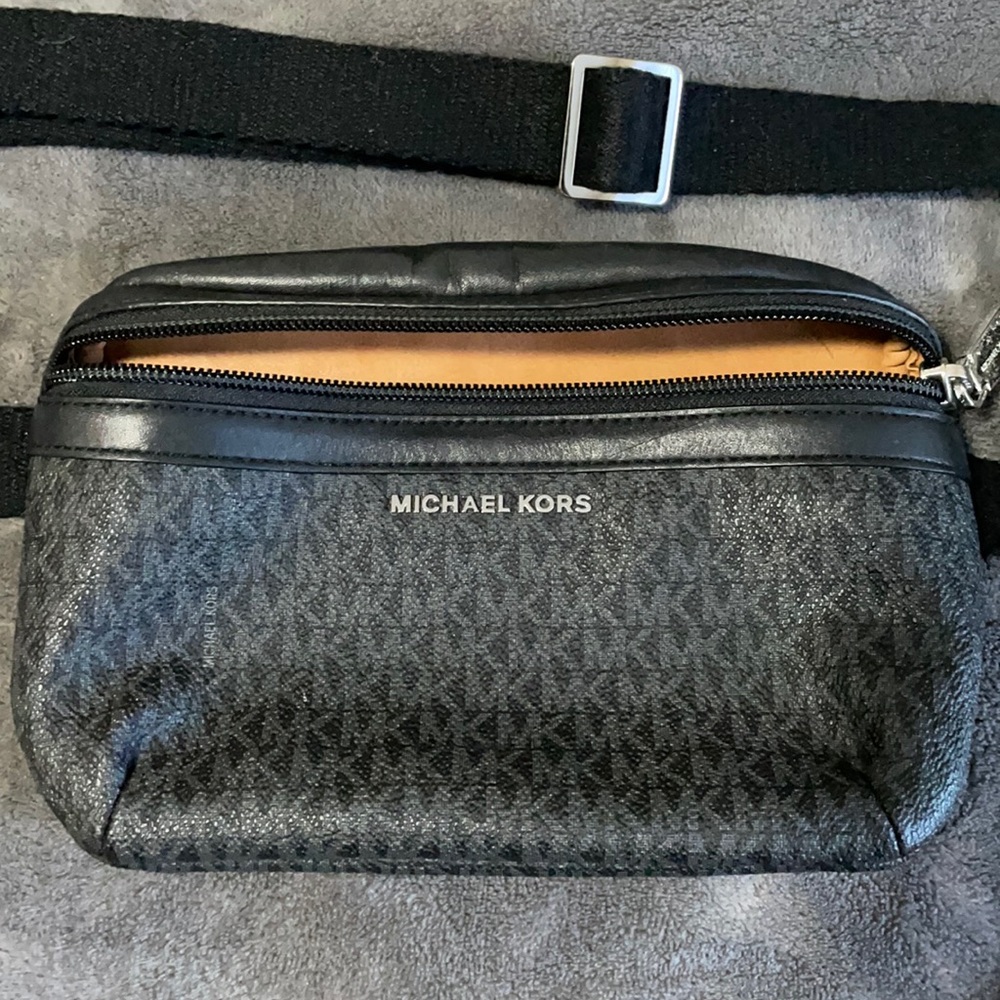 Michael Kors belted Fanny pack!